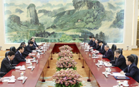 李强会见日本执政党代表团