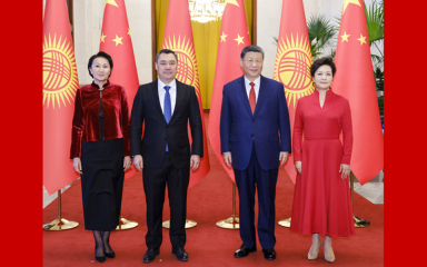 习近平同吉尔吉斯斯坦总统扎帕罗夫会谈