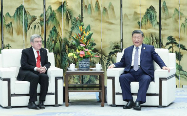 习近平会见国际奥林匹克委员会主席巴赫