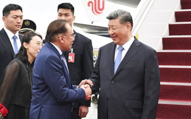 习近平抵达吉隆坡对马来西亚进行国事访问