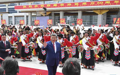 习近平在出席西藏自治区成立60周年庆祝活动后返回北京
