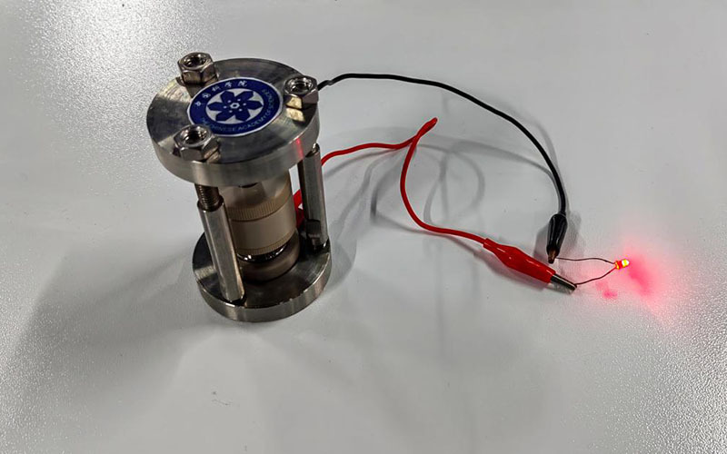 我国科研团队研发出新型氢负离子原型电池