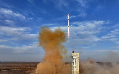 中国成功发射试验三十一号卫星