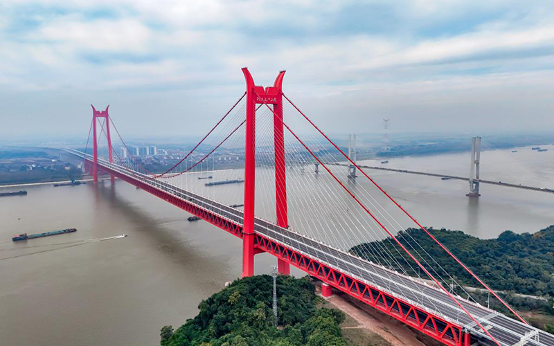 我国首座双层斜拉—悬索协作体系大桥正式通车