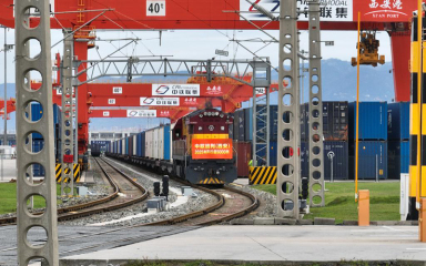 在西安，看中欧班列如何跑出“加速度”
