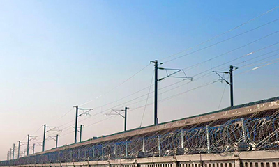 我国在建最北高铁哈伊高铁全线铺轨贯通