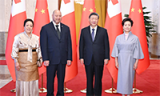 习近平会见汤加国王图普六世
