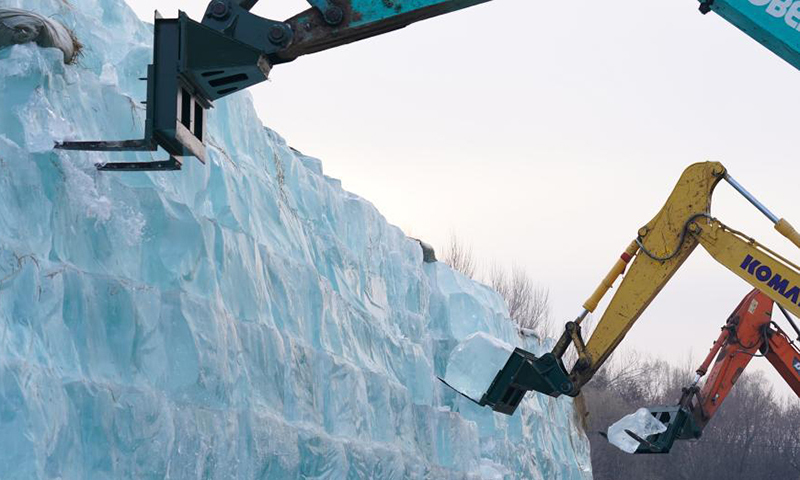 第二十七届哈尔滨冰雪大世界20万立方米存冰启用